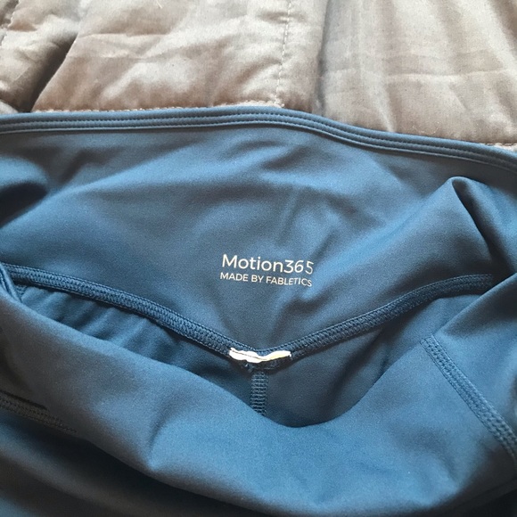 Fabletics Trinity leggings with pockets - Picture 9 of 9